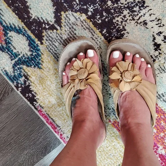 Sandles - Picture 2 of 6